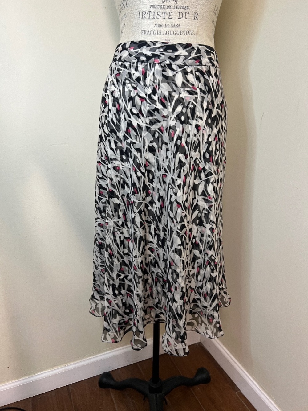 Jones New York 100% silk skirt Size 12